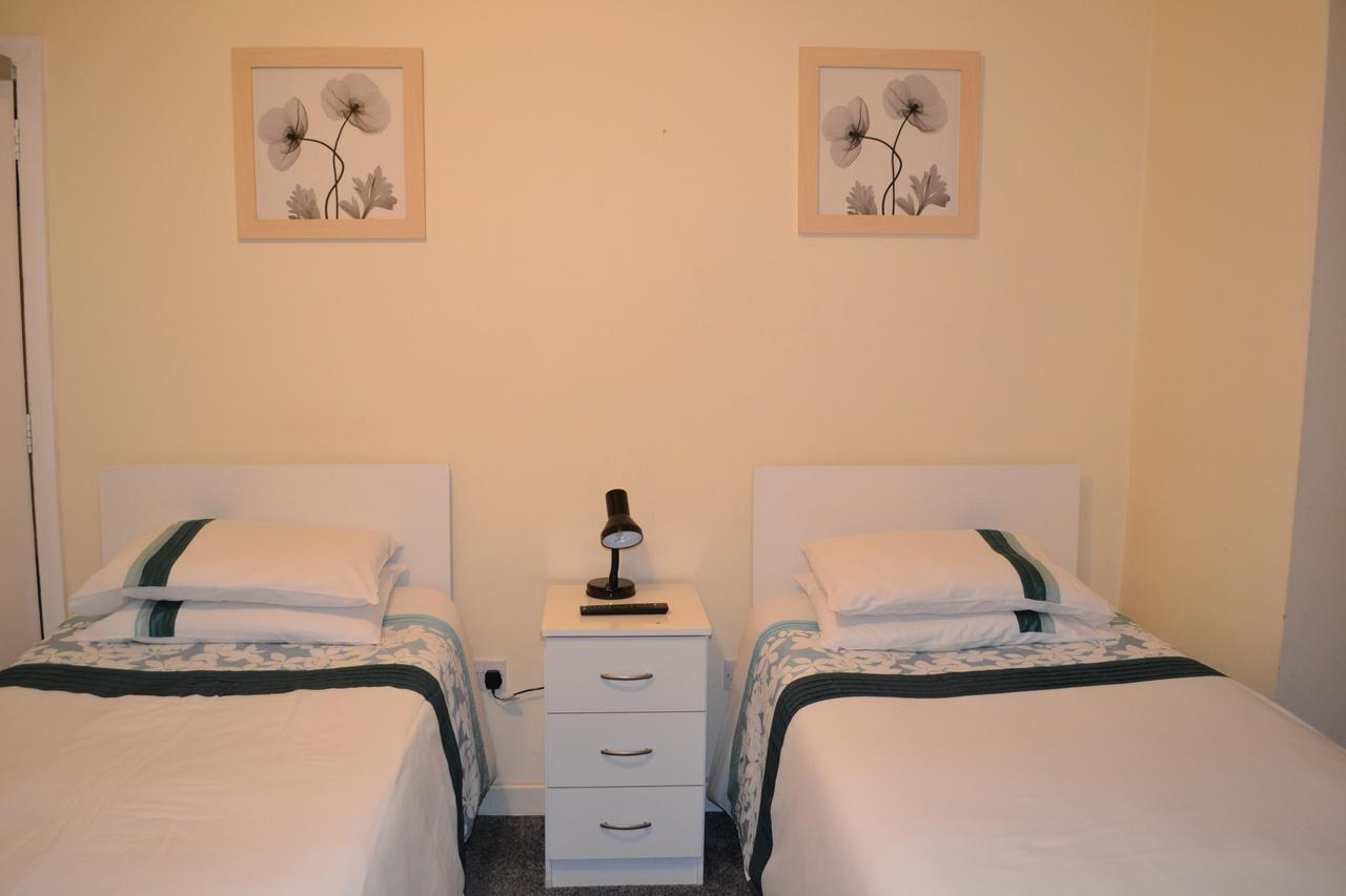 Annie'S Guest House Фарнборо Екстер'єр фото