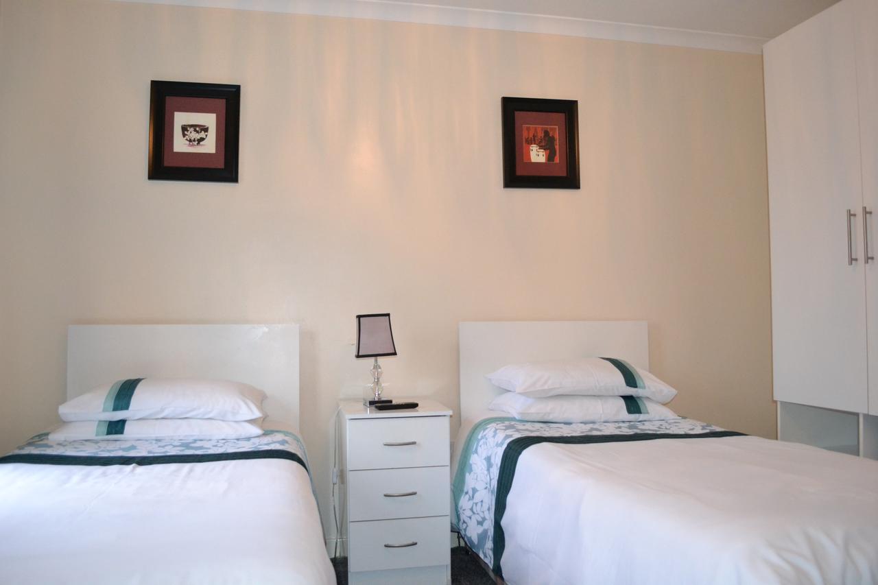 Annie'S Guest House Фарнборо Екстер'єр фото